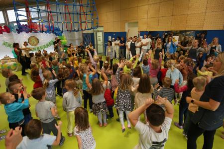 OSEM LET VRTCA CERKNICA 08 FOTO ARHIV VRTCA